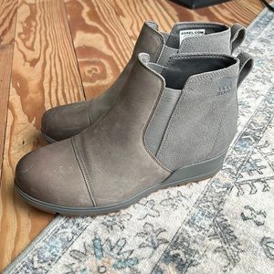Sorel Evie Pull-On Wedge Boots Size 9